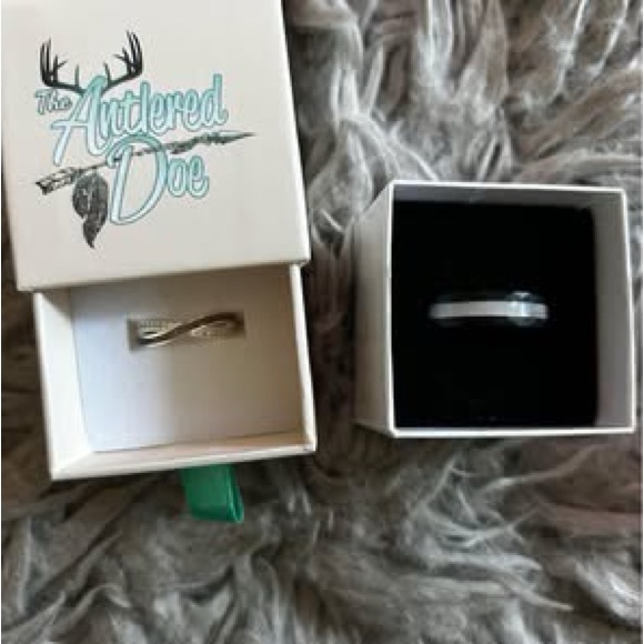 The Antlered Doe Silver Infinity Ring - Picture 1 of 3